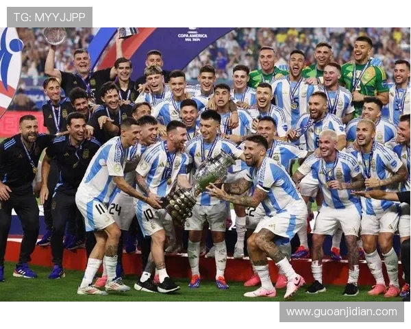 最近解说足球明星的精彩表现与职业生涯回顾分析