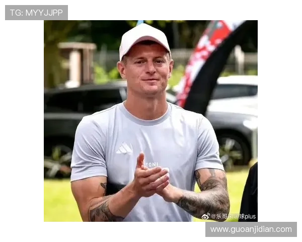 足球明星体重突破100公斤背后的训练与饮食秘密揭秘