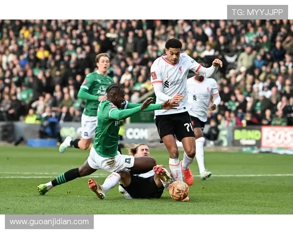 足球明星们的另类一面:刷碗时的搞笑瞬间大集合 足球明星们的另类一面:刷碗时的搞笑瞬间大集合